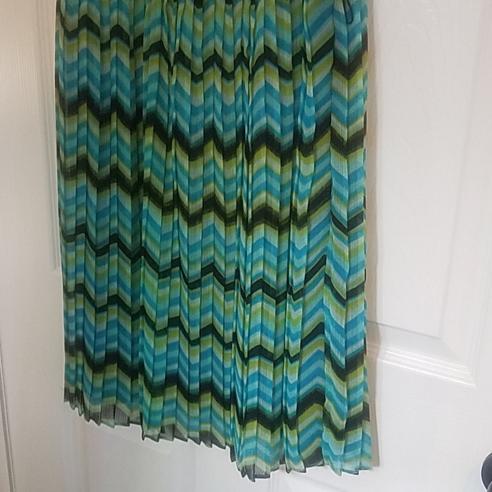 Dress - Picture 2 of 6